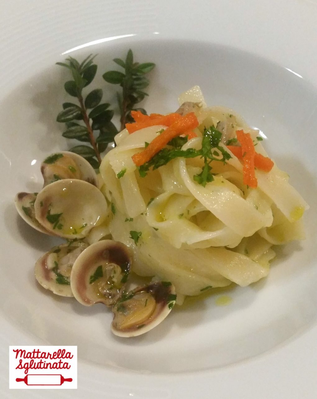 Tagliatelle con lupini di mare, mirto e zucca croccante.