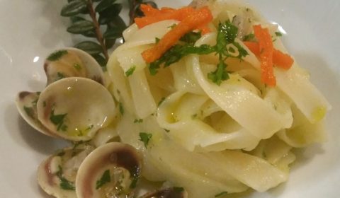 Tagliatelle con lupini di mare, mirto e zucca croccante.