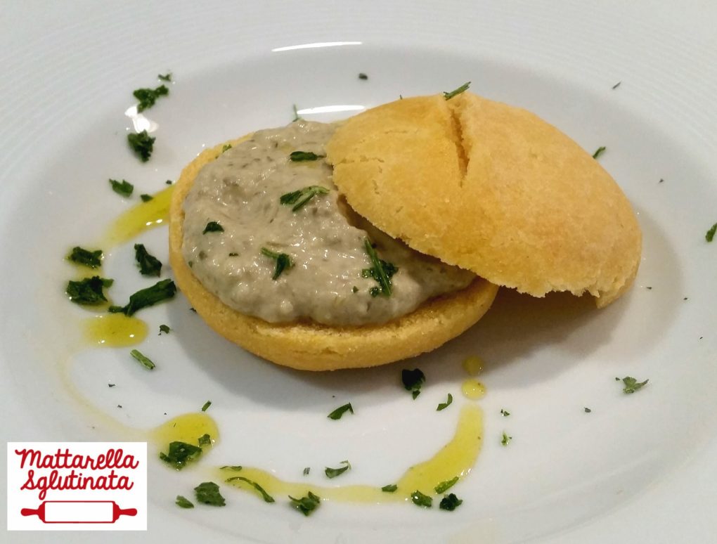 Mini bruschette con crema di carciofi